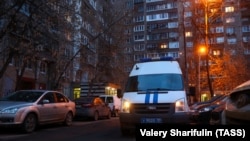 Poliția în fața blocului unde locuiește Alexei Navalnîi, 27 ianuarie