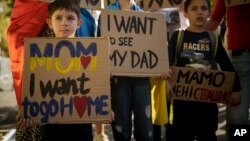 Дети из Украины на акции у посольства России в Румынии, октябрь 2023 г.