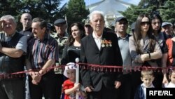 Оппоненты не раз обвиняли власти в ущемлении прав местного населения 