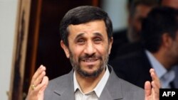 آقای احمدی نژاد می گوید که قیمت امروز نفت، مصنوعی است.(عکس: AFP)