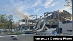 Херсон. Зруйнований 16 квітня 2025 року російським бомбардуванням КАБами льодовий палац «Фаворит-Арена»