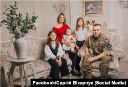 С женой и дочерьми