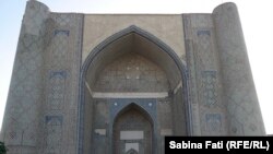 The Bibi Khanym Mosque in Samarkand, Uzbekistan. It was built shortly befor Timur's death, refurbished in 1970.
