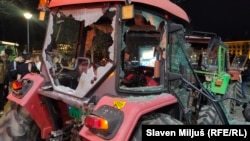 Oštećeni traktori kod kampa "studenata koji hoće da uče".