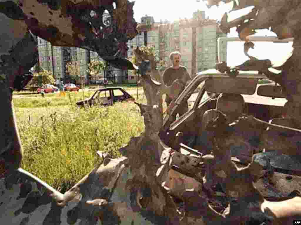 Veturë e shkatërruar gjatë bombardimeve...