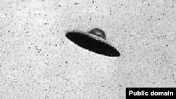 عکسی از آنچه يک بشقاب پرنده قلمداد شده است. ناحيه پاسايک در ايالت نيوجرسی آمريکا، ۳۱ ژوييه ۱۹۵۲