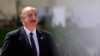 Presidenti i Azerbajxhanit, Ilham Alyev, duke arritur në një samit të Komitetit Politik Evropian në Moldavi në qershor të vitit 2023.

