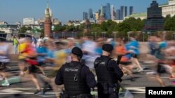 در لایحهٔ پیشنهادی، نظارت بر «رعایت مسائل اخلاقی و تقویت ارزش‌های سنتی روسیه» به وظایف پلیس اضافه شده است