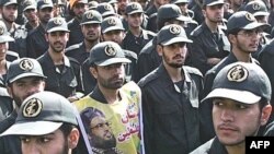 رسانه های آمريکايی روز چهارشنبه گزارش داده اند که دولت آمريکا تصميم گرفته است، سپاه پاسداران انقلاب اسلامی ايران را در فهرست سازمان های تروريستی قرار دهد