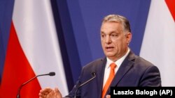 «Це означає, що ми подолали третю хвилю пандемії», – сказав Орбан, додавши, що настав час сказати «до побачення маскам» у громадських місцях