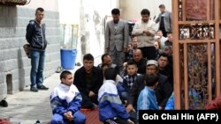 حدود ۱۳ میلیون مسلمان اویغور و گروه‌های دیگر مسلمان در استان شین‌جیانگ چین زندگی می‌کنند.