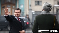 Виктор Янукович принес присягу украинскому народу, вступив в должность президента Украины