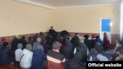 Жума баянын угуп жаткандар. Ош шаары, 1-январь, 2021-жыл. 