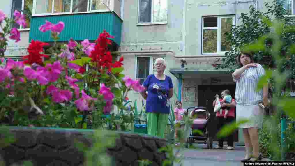 Покрышки в ТСЖ используют не от хорошей жизни. Вазоны стоят дорого и к тому же их крадут. В ТСЖ &quot;Спартак-10&quot; имеется такой печальный опыт.&nbsp;