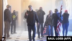 Прихильники Трампа у будівлі Капітолію