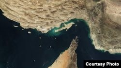 کارشناس نظامی رادیو فردا می گوید: ايران می تواند اختلالاتی درعبور و مرور کشتی های نفتکش و باری در تنگه هرمز ايجاد کند، ولی قادر نيست آنرا ببندد.