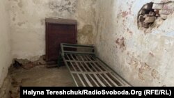 Камера. У 2009 році у приміщенні колишньої тюрми відкрили Національний музей-меморіал жертв окупаційних режимів. У часи Януковича директора музею переслідували
