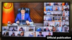 1-апрелде өкмөт бардык мүчөлөрү менен видео байланыш аркылуу жыйын өткөрдү. 