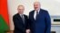 Рускиот претседател Владимир Путин и белорускиот претседател Александар Лукашенко, Санкт Петербург, 13 јули 2021.