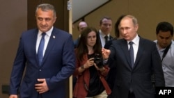 По протоколу это была встреча двух президентов, но вот в словах Путина к Бибилову проскальзывали, что называется, домашние нотки