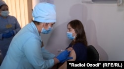 Эмкунӣ бар зидди коронавирус дар Тоҷикистон баҳори имсол шурӯъ шуд