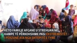 Civilët afganë ikin nga frika e sulmeve nga talibanët