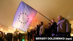Protest la Kiev în zorii zilei împotriva deciziei guvernului de suspendare a semnării Acordului de Asociere la UE