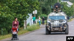 Українські військові патрулюють Мукачеве, 14 липня 2015 року