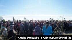 Виноградово (Чалбасы) кыштагынын эли кыргыздарга тургузган эстеликтин ачылыш салтанатында.