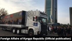 Открытие автопробега по маршруту «Ташкент-Андижан-Ош-Иркештам-Кашгар» в Ташкенте, 30 октября 2017 г. Фото пресс-службы МИД КР.