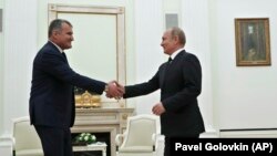 Путин ждет от Бибилова проведения избирательной кампании без эксцессов