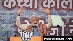 Primierul Narendra Modi a organizat mai multe adunări politice în ciuda avertismentelor oamenilor de știință