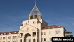 Здание парламента в Степанакерте (Ханкенди)