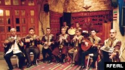 Мугам является древней и сложной формой музыки свойственно Центральной Азии, Турции и Ближнего Востока