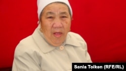 Зауреш Откелова, мать осужденного по делу Жанаозена Шабдала Откелова. Аул Тенге, 9 декабря 2012 года.