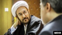 آقای یونسی گفته است که لجاجل در پرونده زهرا کاظمی، هزینه‌های زیادی را به جمهوری اسلامی تحمیل کرده است.