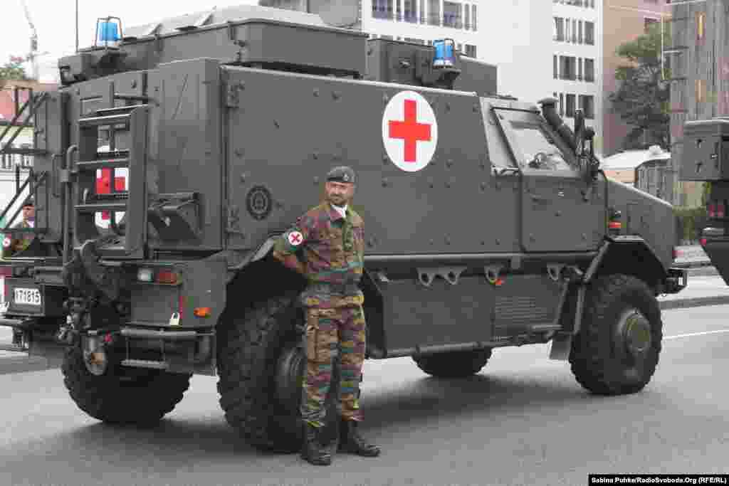 Броньована медична машина, призначена для евакуації поранених з-під обстрілів