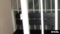 Prazna optuženička klupa - ilustrativna fotografija