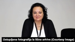 Svetlana Cenić: Tapkanje u mestu