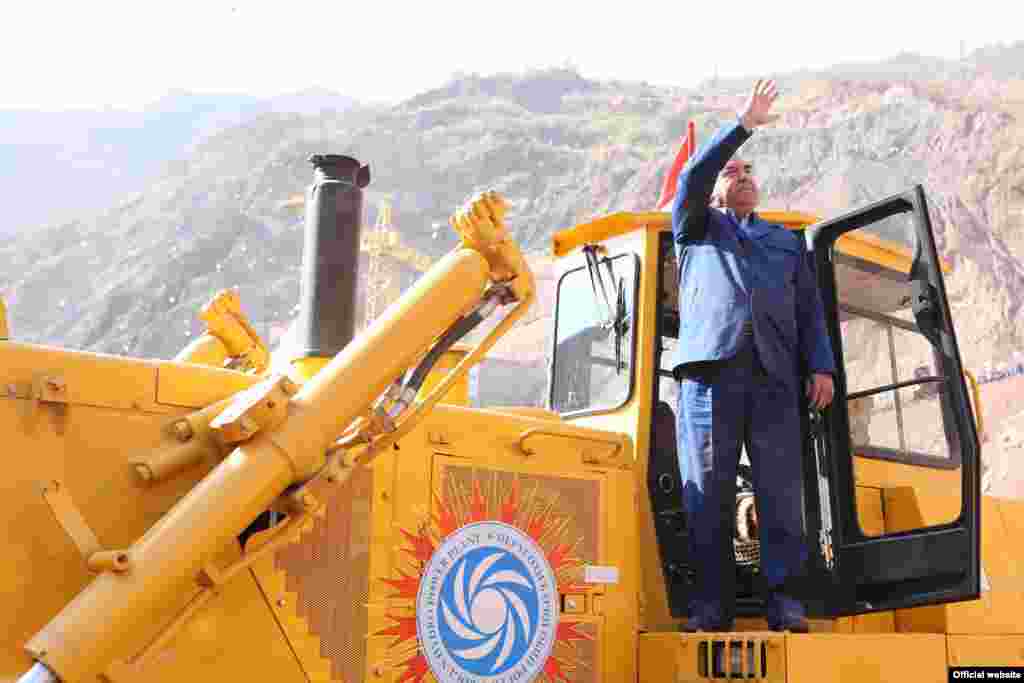 Tajikistan -- The Rogun dam under construction on the Vakhsh river in Rogun, 29Oct2016