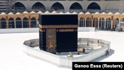 وزیر حج عربستان سعودی گفته است دولت آمادگی کامل برای پذیرش حجاج را دارد، اما اولویت با سلامت است