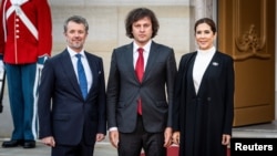 Кобахидзе (в центре) с королем и королевой Дании