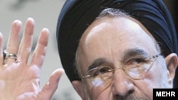 انتخاب محمد خاتمی با بیست میلیون رای در دوم خرداد، رهبران جمهوری اسلامی را غافلگیر کرد.(عکس: مهر)