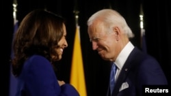 Раніше Байден повідомив, що віцепрезиденткою, яка змагатиметься разом із ним, стане Камала Гарріс, сенаторка-демократка від штату Каліфорнія афроамерикансько-південноазійського походження