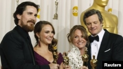 Нагороджені «Оскаром»: Крисчіан Бейл (л), Наталі Портмен, Мелісса Ліо, Колін Ферт (п)