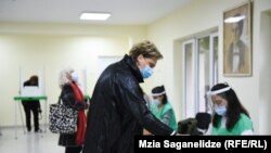 Тбилисинин мэрин шайлоого добуш берүү. Грузия. 2-октябрь, 2021-жыл.