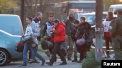 Evakuisani iz čeličane Azovstal stižu u privremeni centar u ukrajinskoj regiji Donjeck, 6. maj 2022. 