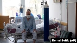 Bosna i Hercegovina nema ni državno ministarstvo zdravlja što se pokazalo kao negativan potez u doba krize izazvane pandemijom korona virusa. Na fotografiji: COVID odjeljenje bolnice u Sarajevu (novembar 2020.)