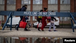 Мигранты из Колумбии в Чикаго, США, 25 октября 2023 года
