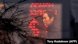 Російський рубль упав щодо долара через велику невизначеність на нафтових ринках